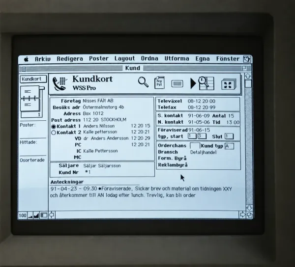Photo taken with a film camera in 1991. A Macintosh SE with a 9-inch screen showing WSS Pro. The image has been enhanced with ChatGPT.